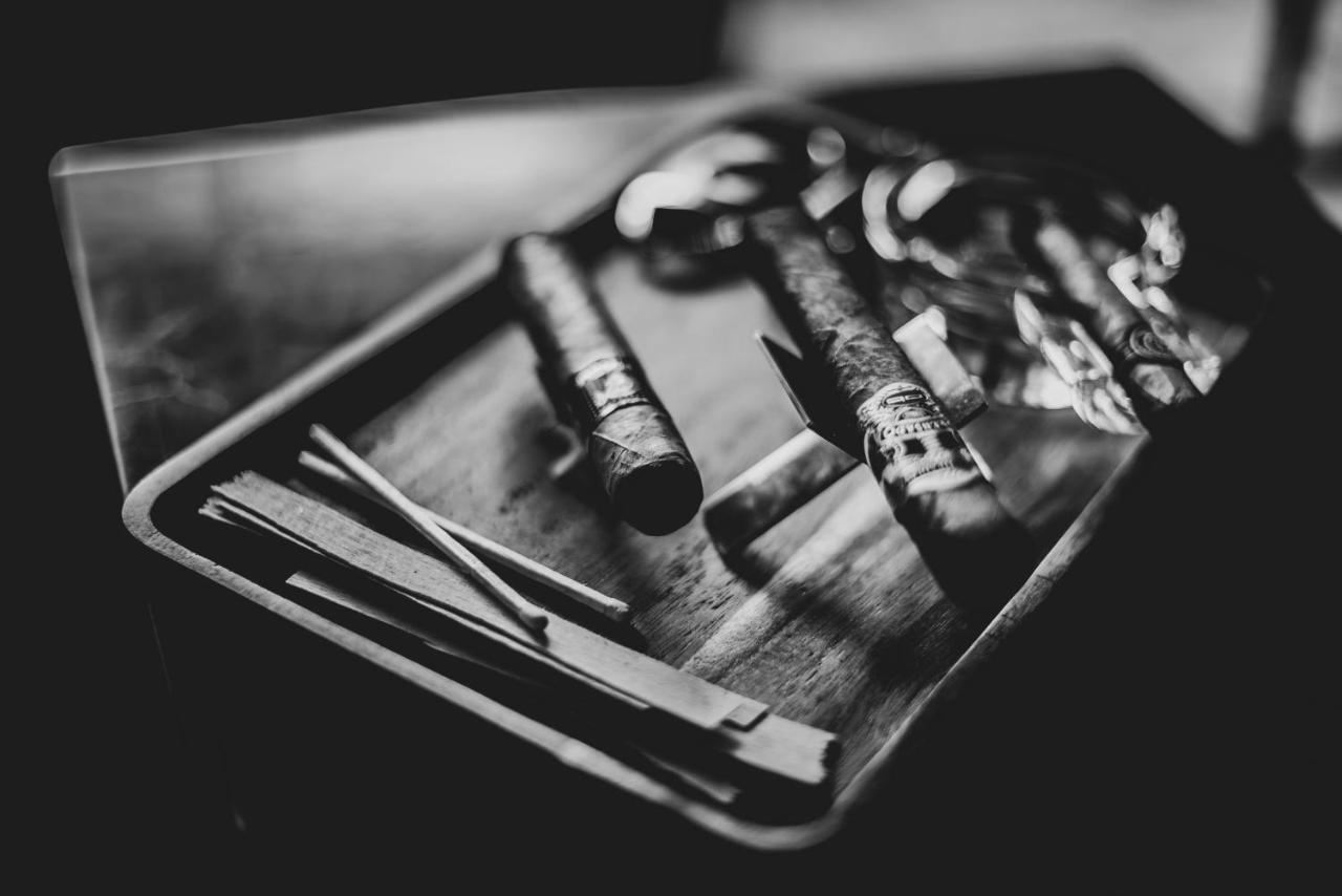 Seven Villa Hotel & Spa Йоханнесбург Экстерьер фото A photograph of a cannabis joint