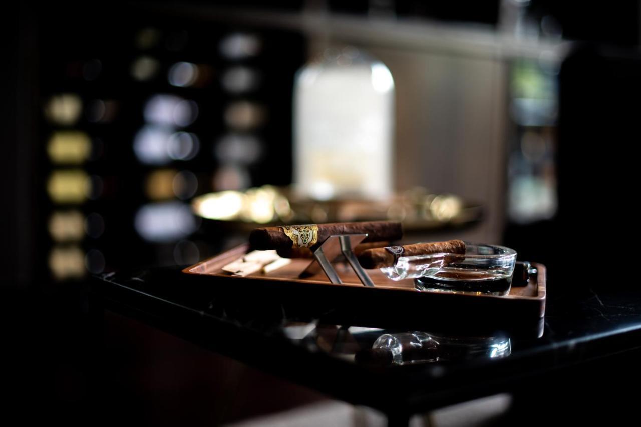 Seven Villa Hotel & Spa Йоханнесбург Экстерьер фото A cigar ashtray