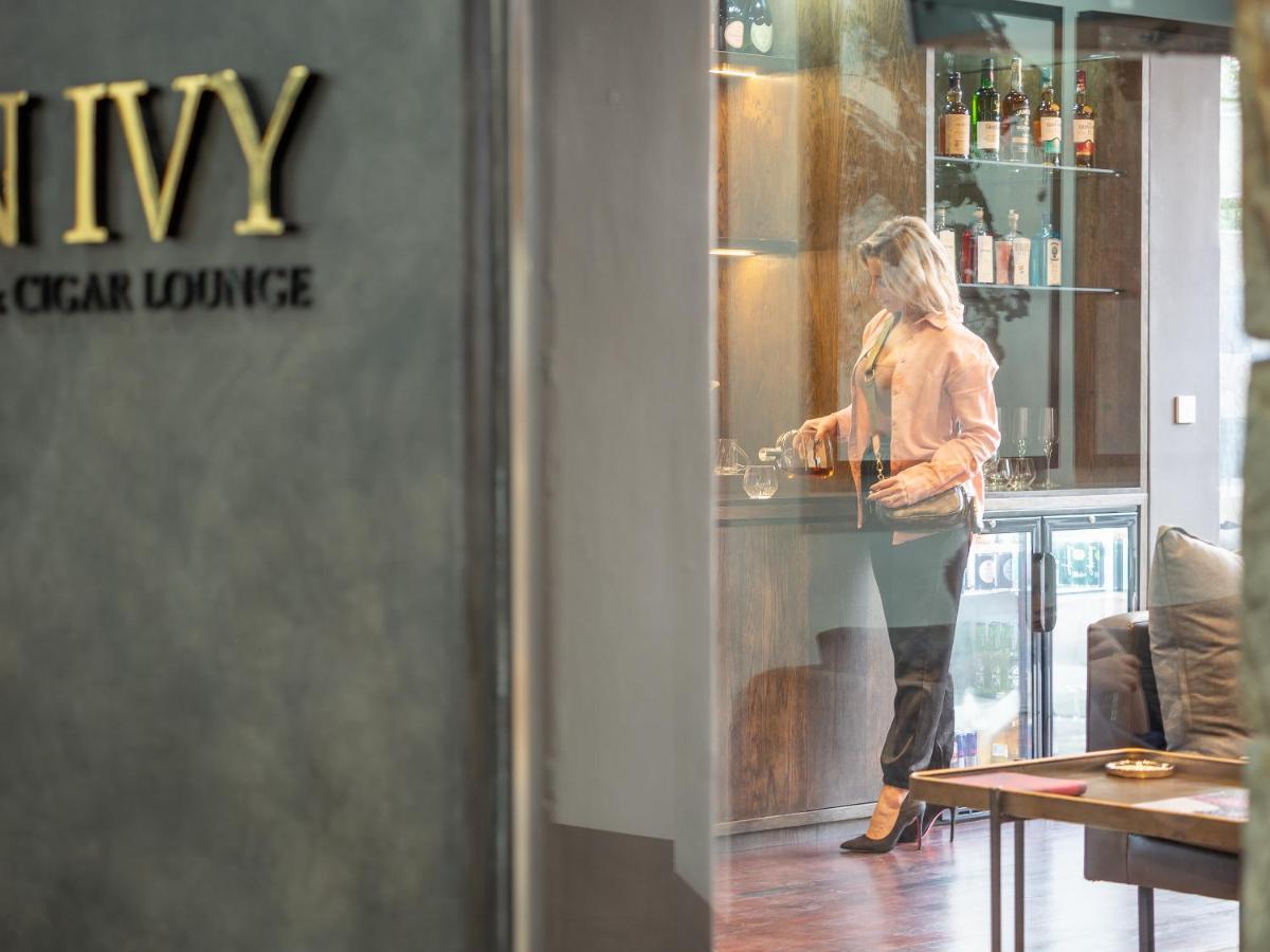Seven Villa Hotel & Spa Йоханнесбург Экстерьер фото The Ivy Cigar Lounge