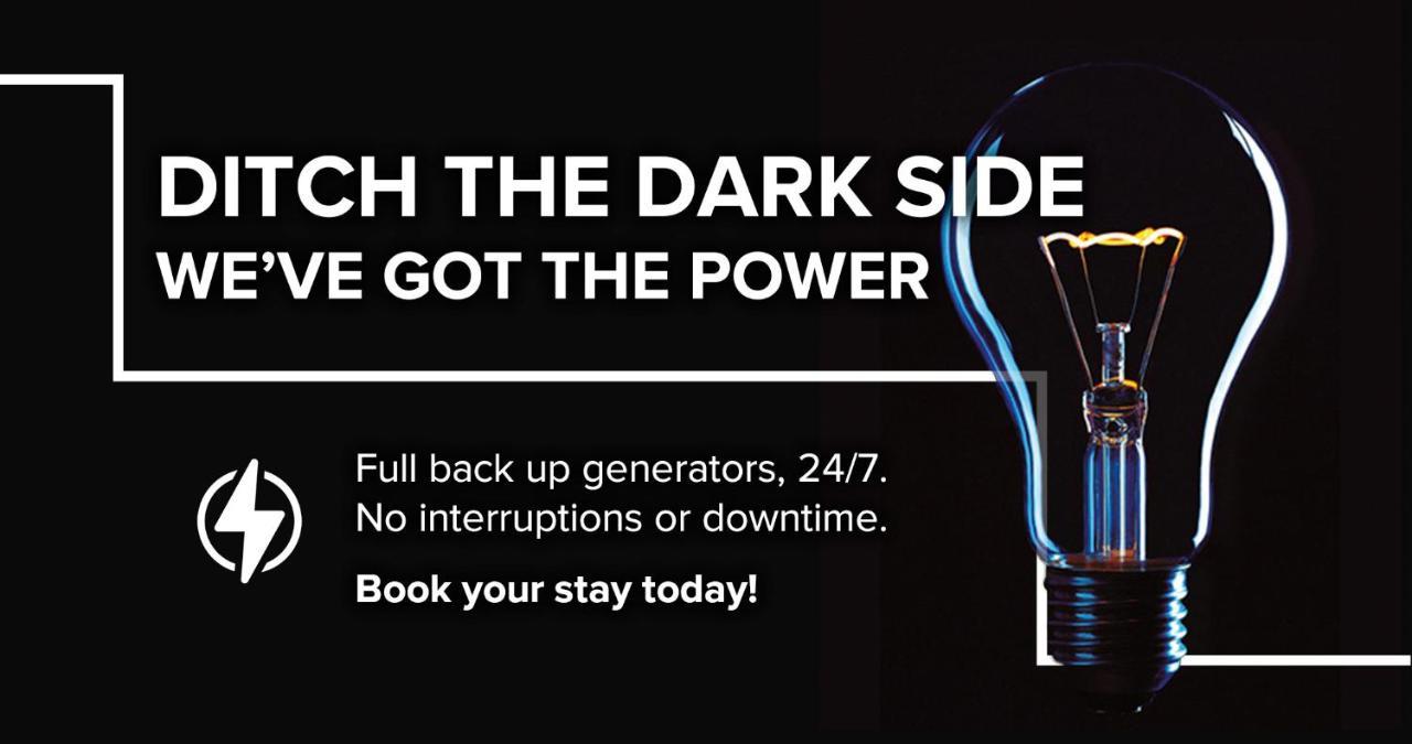 Seven Villa Hotel & Spa Йоханнесбург Экстерьер фото A full backup generator advertisement