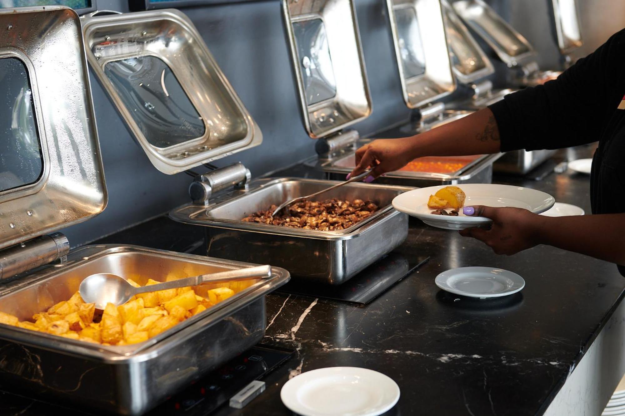 Seven Villa Hotel & Spa Йоханнесбург Экстерьер фото A chafing dish