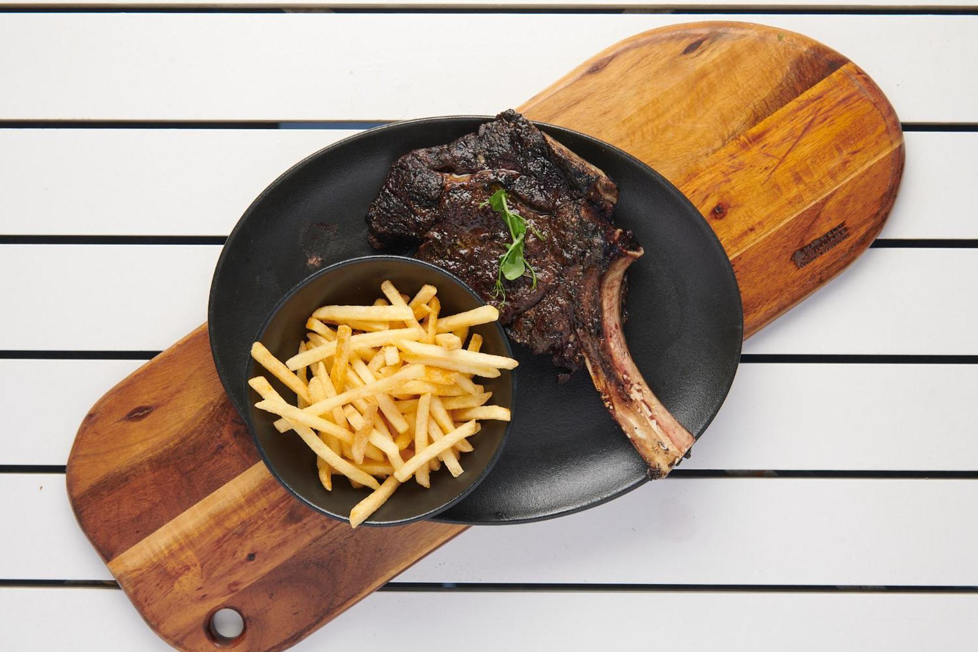 Seven Villa Hotel & Spa Йоханнесбург Экстерьер фото A steak and chips meal