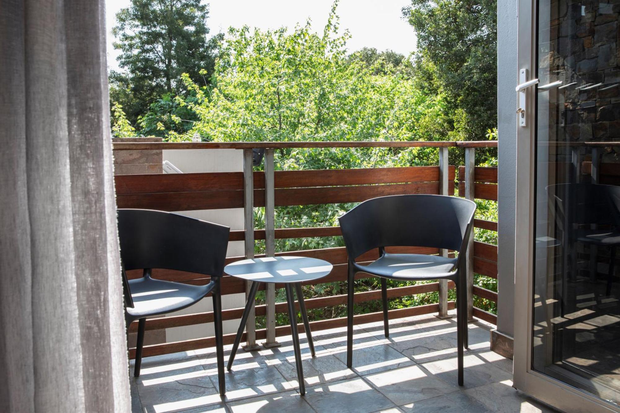 Seven Villa Hotel & Spa Йоханнесбург Экстерьер фото A balcony
